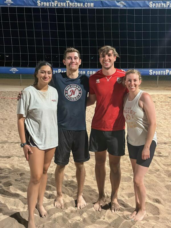 Volleyball Mon Co-ed Lite 4v4 - C Champions